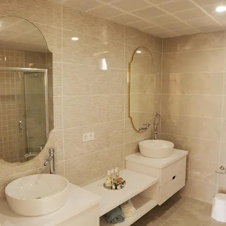 Hotel Myra
